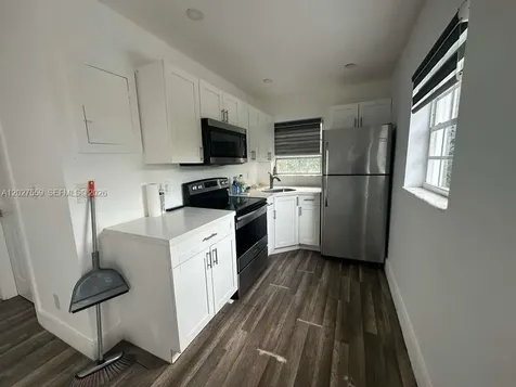 685 SW 7th Terrace Dania Beach FL 33004