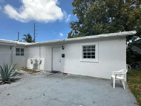 685 SW 7th Terrace Dania Beach FL 33004