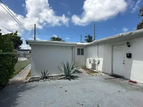 685 SW 7th Terrace Dania Beach FL 33004