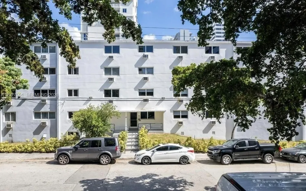 143 SW 9th Street Miami FL 33130