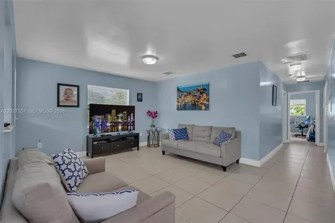 2986 NW 26th Street Miami FL 33142