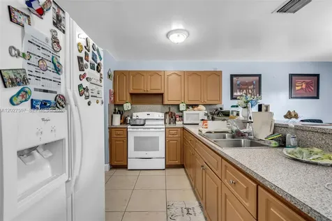 2986 NW 26th Street Miami FL 33142
