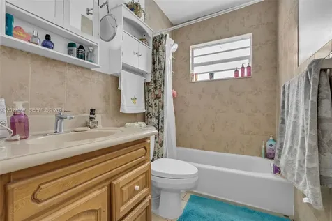 2986 NW 26th Street Miami FL 33142