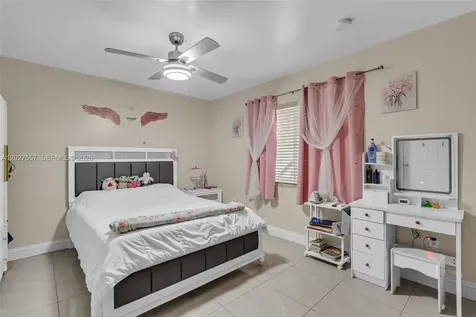 2986 NW 26th Street Miami FL 33142