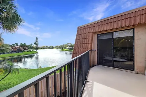 1532 W Harmony Lake Circle Davie FL 33324