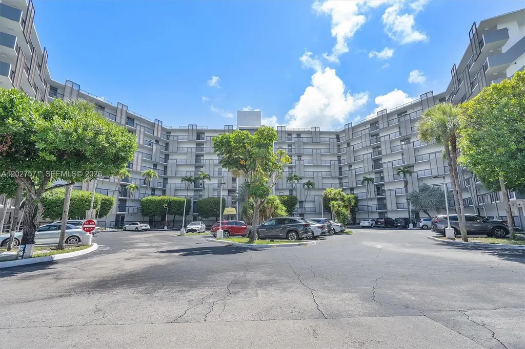 20400 W Country Club Drive Aventura FL 33180