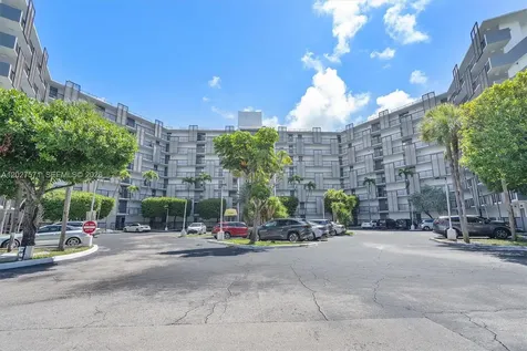 20400 W Country Club Drive Aventura FL 33180