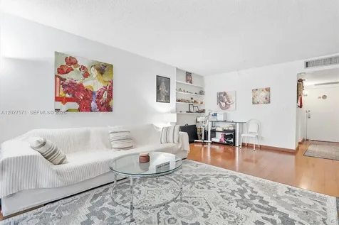 20400 W Country Club Drive Aventura FL 33180