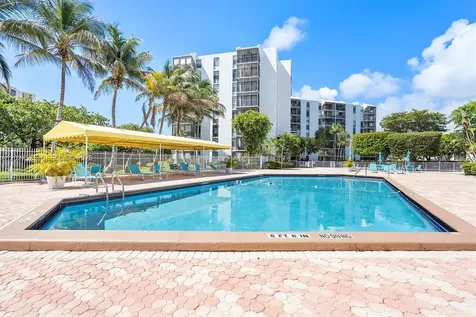 20400 W Country Club Drive Aventura FL 33180