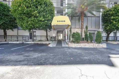 20400 W Country Club Drive Aventura FL 33180