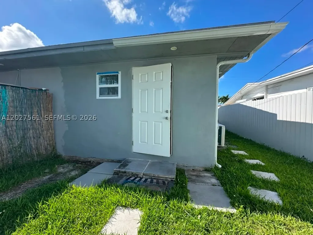 1090 W 60th Street Hialeah FL 33012