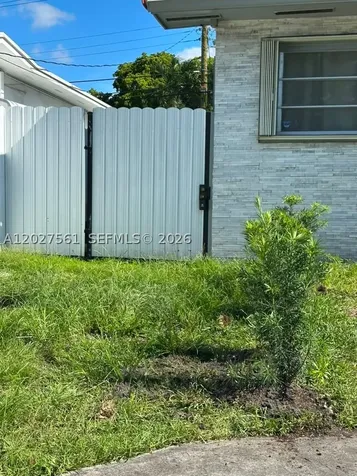 1090 W 60th Street Hialeah FL 33012