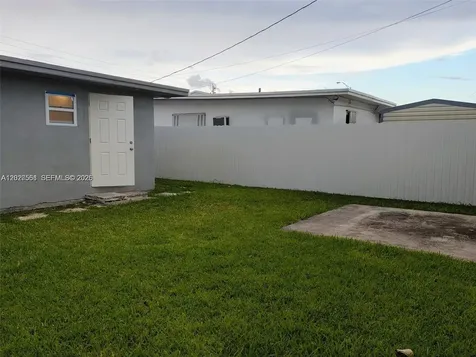 1090 W 60th Street Hialeah FL 33012