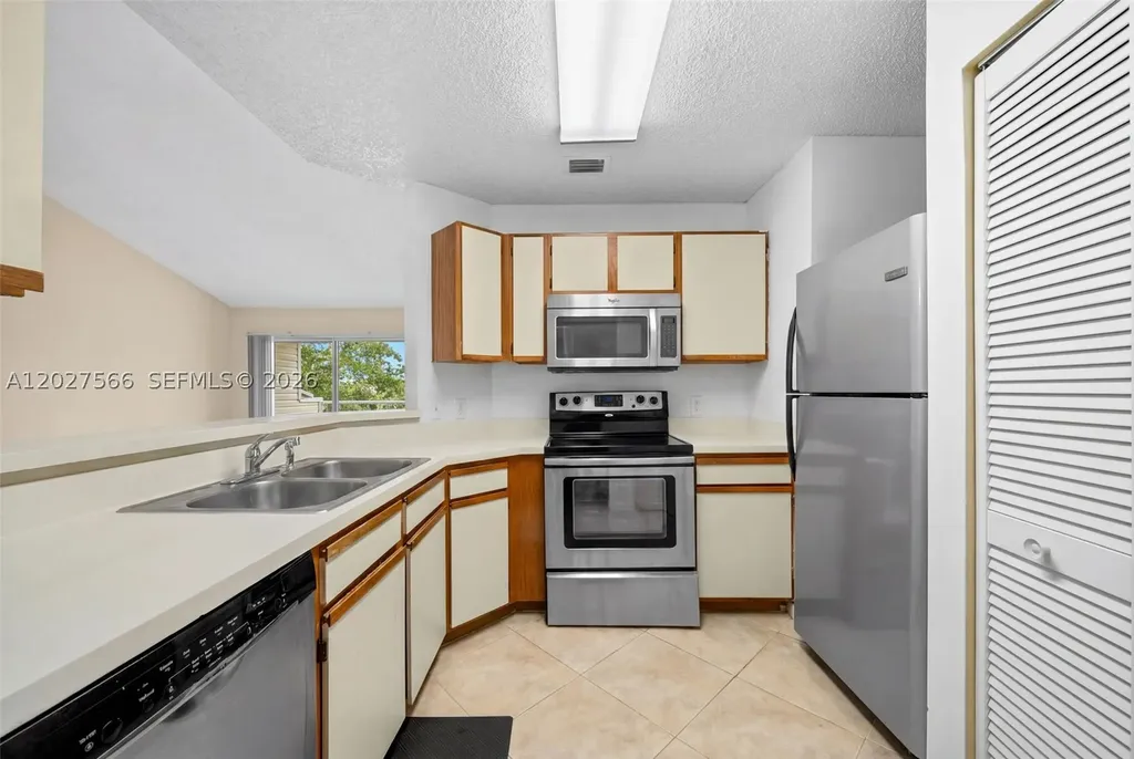 3405 NW 44th Street Oakland Park FL 33309