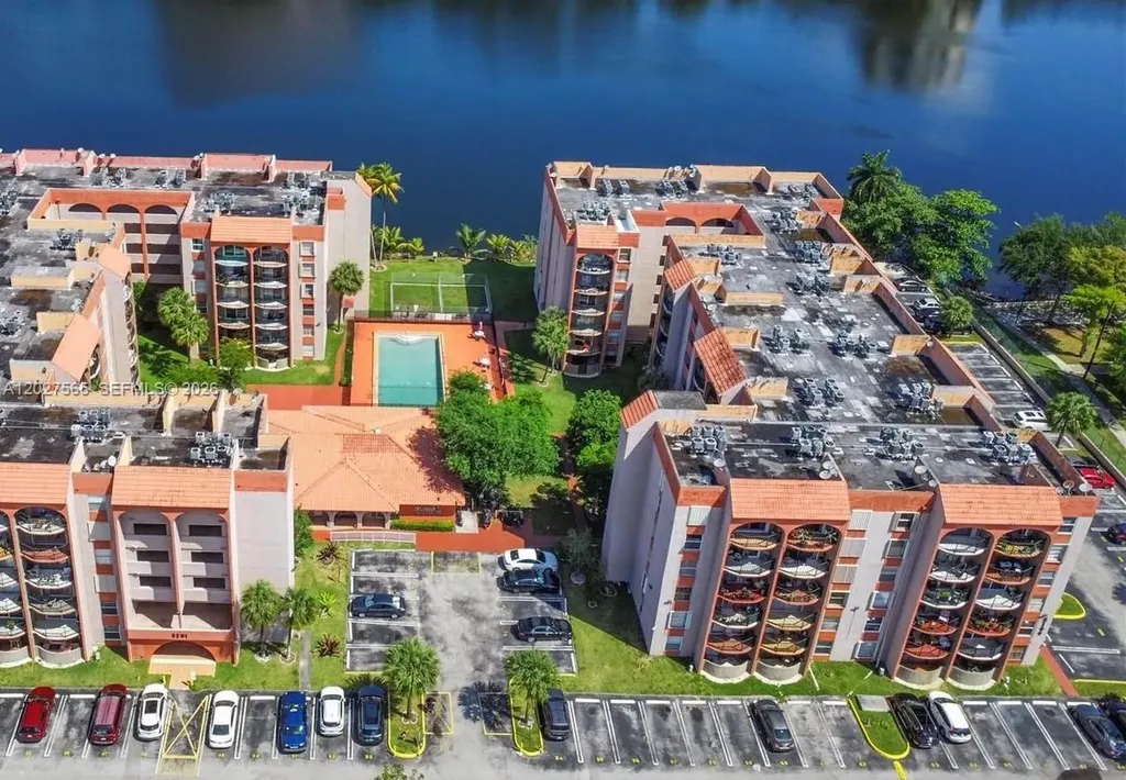 5199 NW 7th Street Miami FL 33126