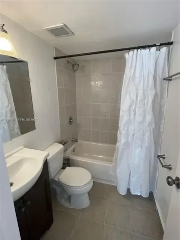 5199 NW 7th Street Miami FL 33126