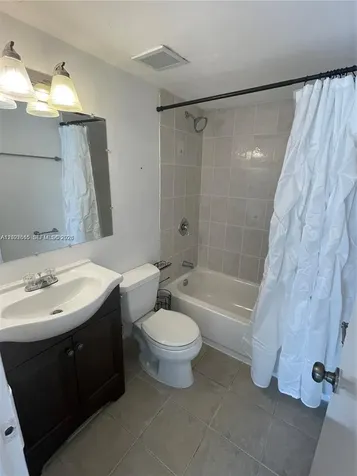 5199 NW 7th Street Miami FL 33126