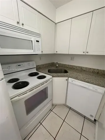 5199 NW 7th Street Miami FL 33126