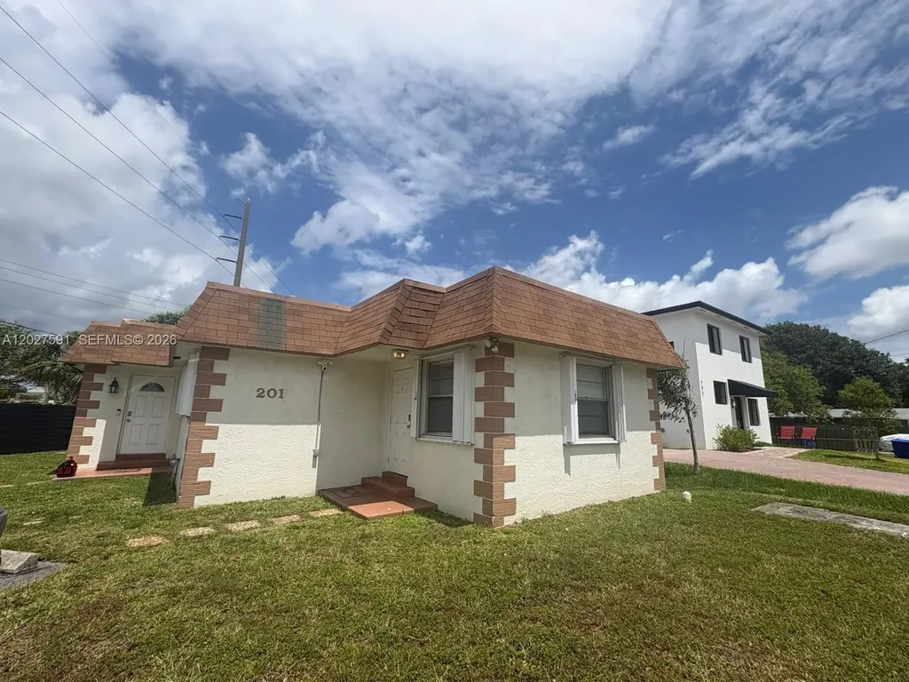 201 Columbus Parkway Hollywood FL 33021