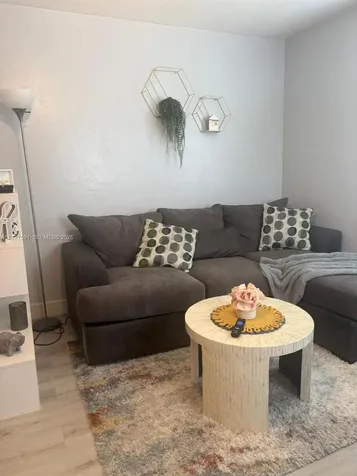 201 Columbus Parkway Hollywood FL 33021