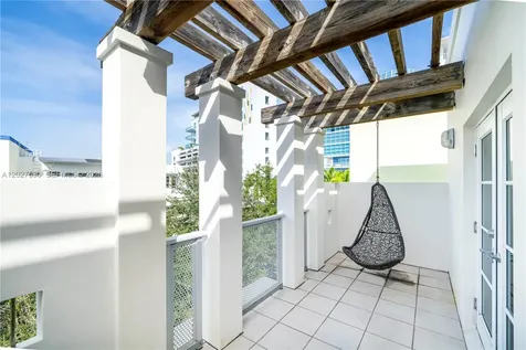 230 Water Way Miami Beach FL 33141