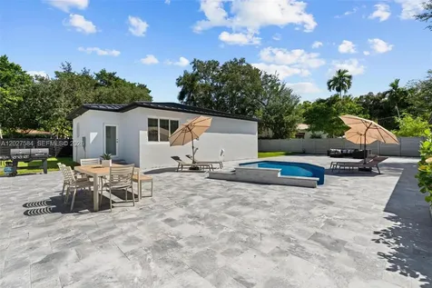 26 NE 88th Street El Portal FL 33138