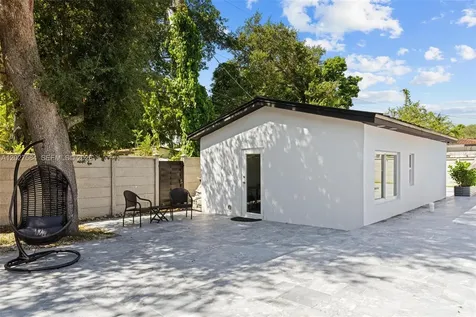 26 NE 88th Street El Portal FL 33138