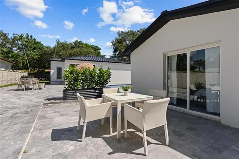 26 NE 88th Street El Portal FL 33138