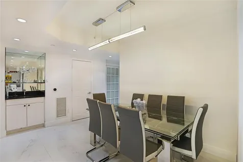 4775 Collins Avenue Miami Beach FL 33140