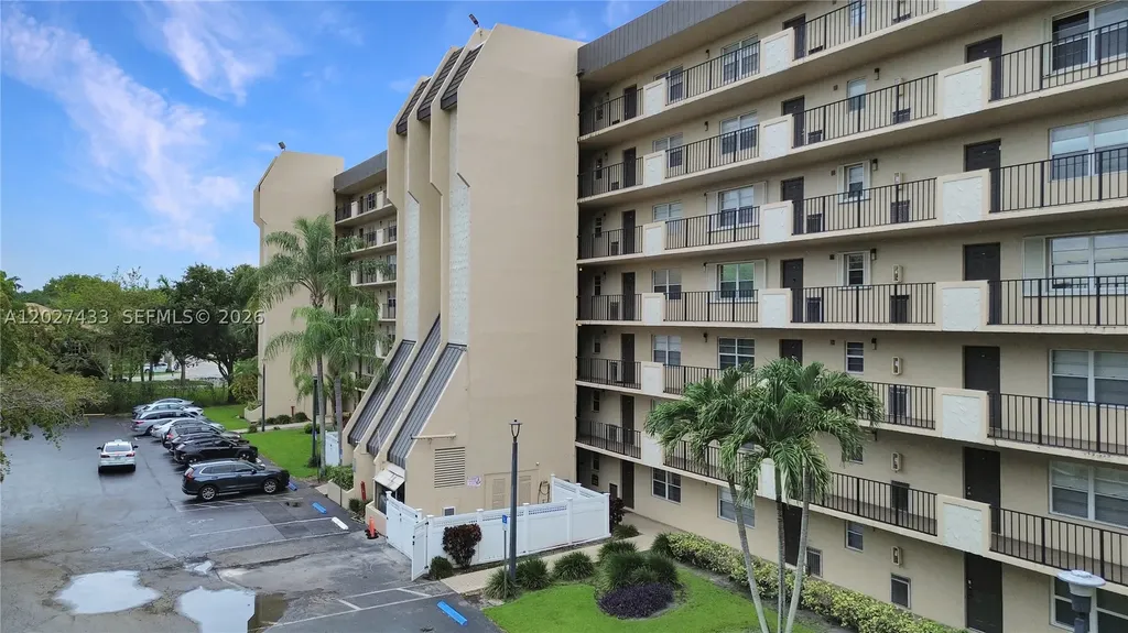3300 W Rolling Hills Circle Davie FL 33328