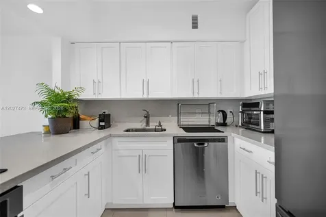5700 Collins Avenue Miami Beach FL 33140