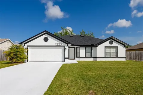 1225 SW Hunnicut Avenue Port St. Lucie FL 34953