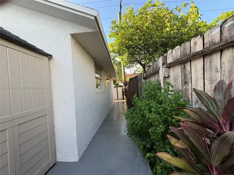 6753 SW 39th Terrace Miami FL 33155