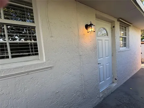 6753 SW 39th Terrace Miami FL 33155