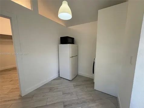 6753 SW 39th Terrace Miami FL 33155