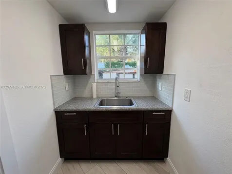 6753 SW 39th Terrace Miami FL 33155