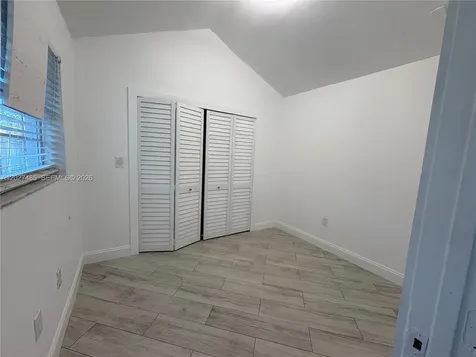 6753 SW 39th Terrace Miami FL 33155