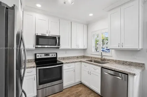 5530 SW 76th Street Miami FL 33143