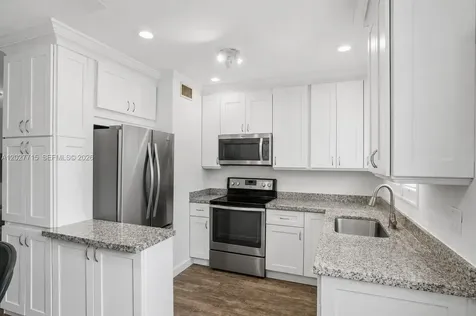 5530 SW 76th Street Miami FL 33143