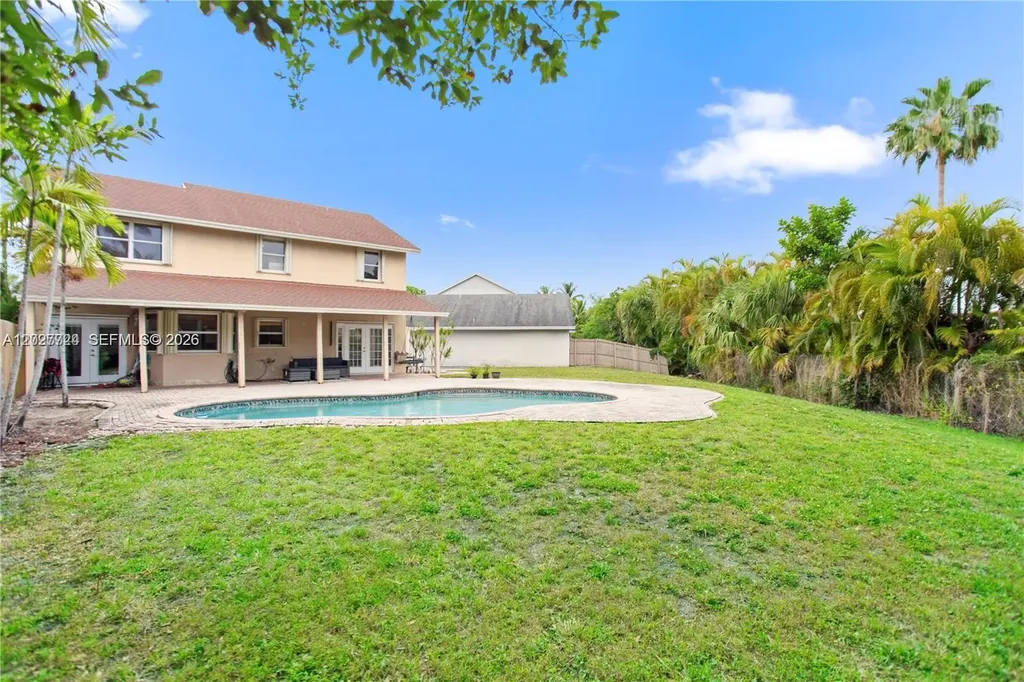 1051 SW 95th Terrace Pembroke Pines FL 33025