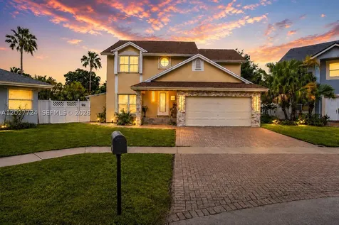 1051 SW 95th Terrace Pembroke Pines FL 33025