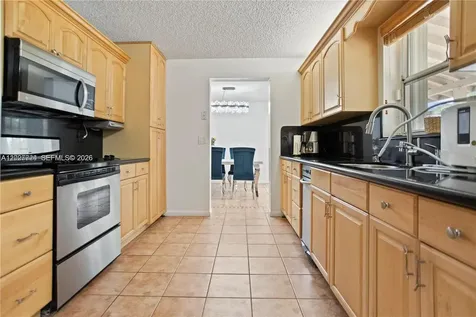1051 SW 95th Terrace Pembroke Pines FL 33025