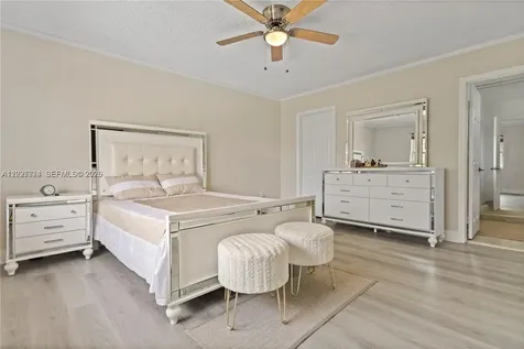 1051 SW 95th Terrace Pembroke Pines FL 33025