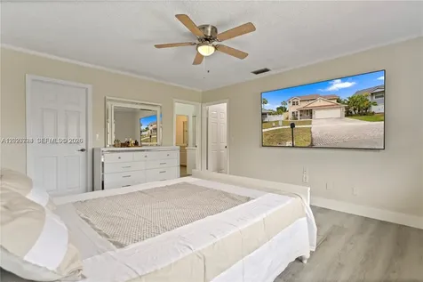 1051 SW 95th Terrace Pembroke Pines FL 33025