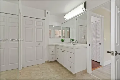 1051 SW 95th Terrace Pembroke Pines FL 33025