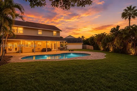1051 SW 95th Terrace Pembroke Pines FL 33025