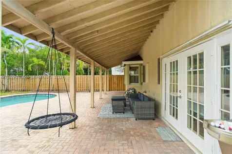 1051 SW 95th Terrace Pembroke Pines FL 33025