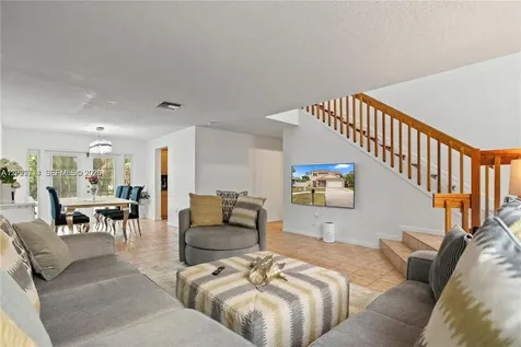 1051 SW 95th Terrace Pembroke Pines FL 33025