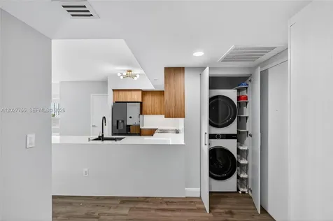 350 S Miami Avenue Miami FL 33130