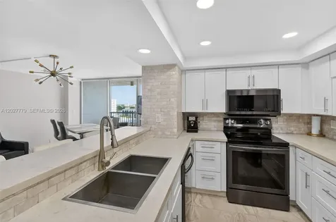 2655 Collins Avenue Miami Beach FL 33140